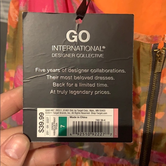 Floral fit and flare daytime dress. New with tags! - Picture 4 of 7